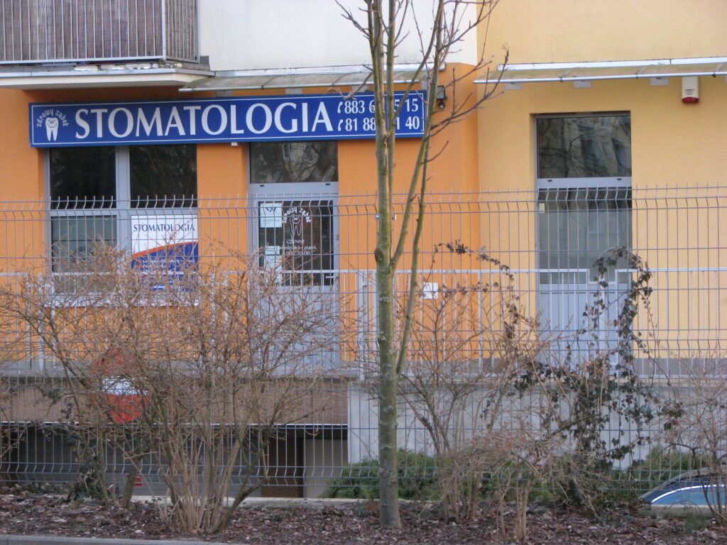 NZOZ "Zdrowy Ząbek" - zdjęcie wejścia